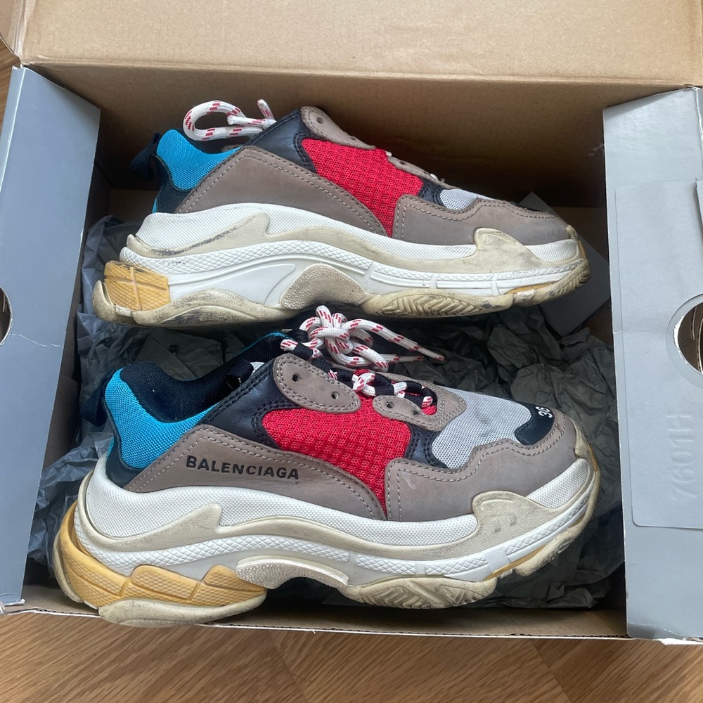balenciaga triple s